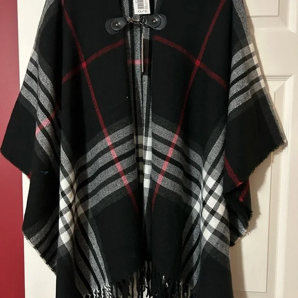 PLAD CAPE - Picture 1 of 6